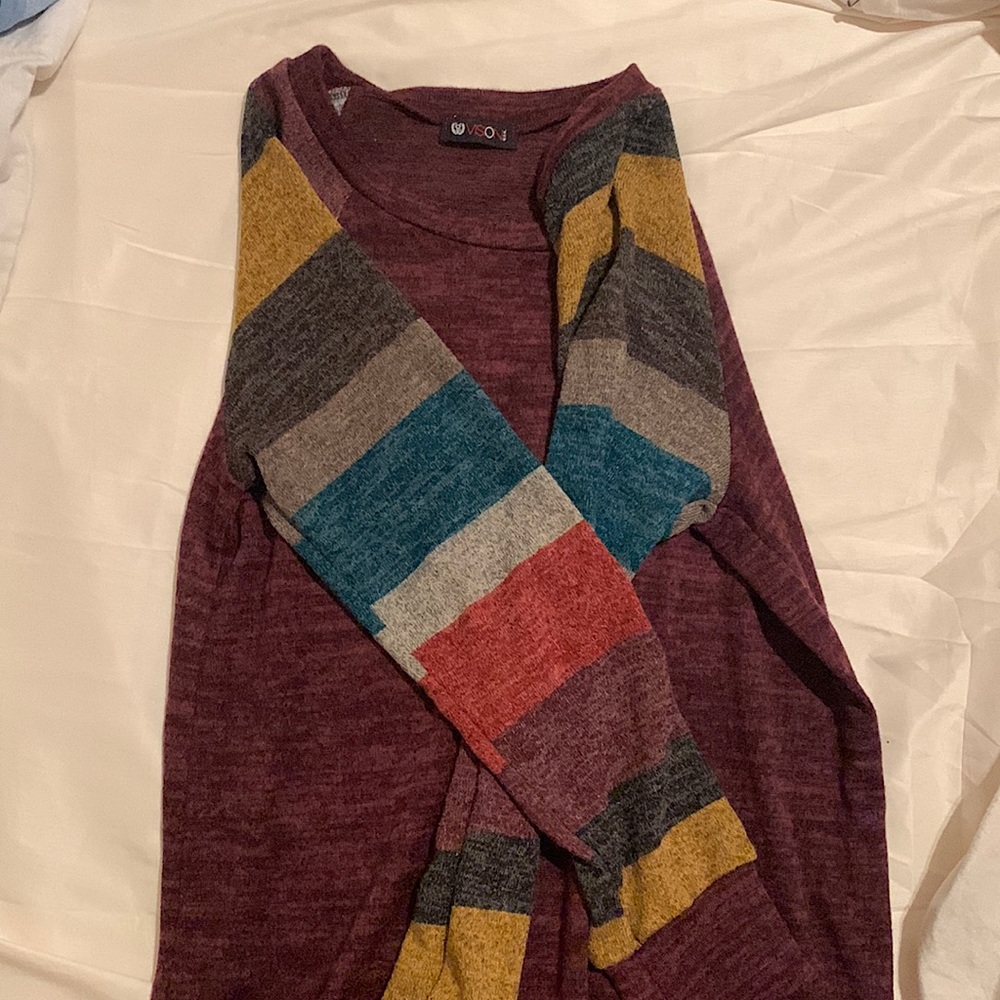 Cute stylish vision u.s.a pullover sweater with striped sleeves